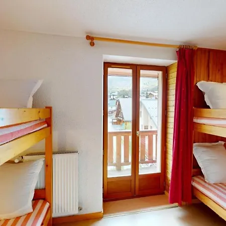 Les Neiges Apartment *